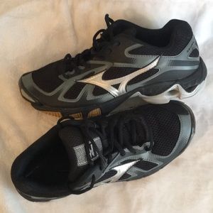 Mizuno Volleyball set! PLUS PADS!!